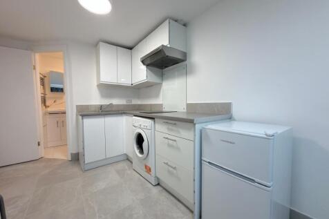 Newly refurbished studio available to let immedia