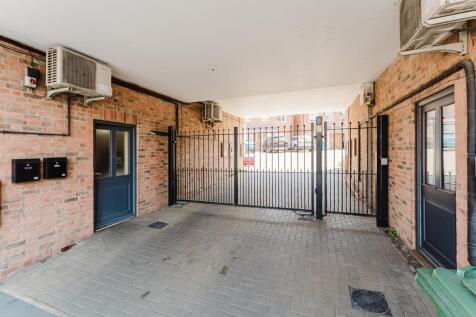 39 High Street, Burton Latimer.jpg