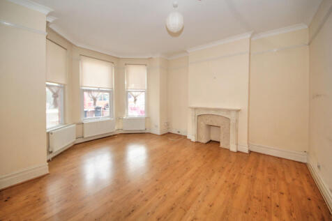Brownlow Road, Bounds Green, London, N11 photo 4