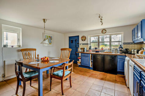 8642411-interior1...