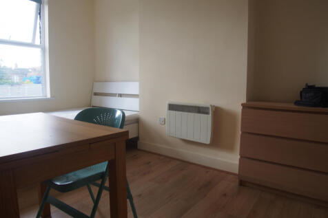 Hedge Lane , N13 photo 3