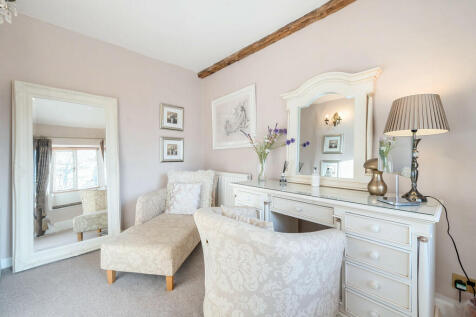 Snug/Dressing Roo...