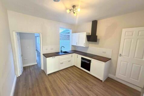 Court Oak Road photo 3