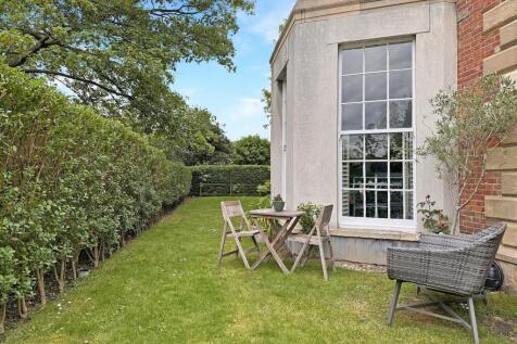Private Gardens 361