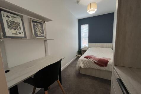 West End //  1 x Room Remaining // JUN 2027 photo 5