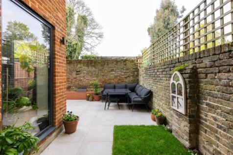 Radlett Close E7