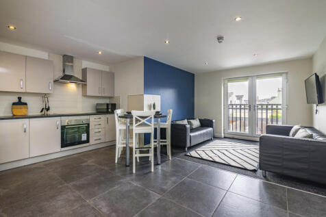 Lord Tennyson // 3 Bed & 3 Bath // Ensuites // NOV 2026 photo 4