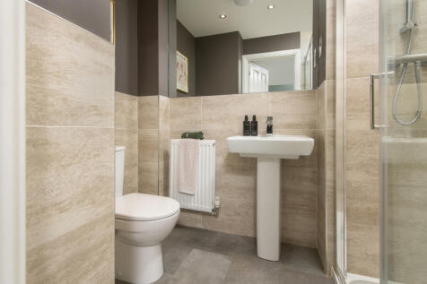 Inside view of Radleigh en suite to bedroom 1