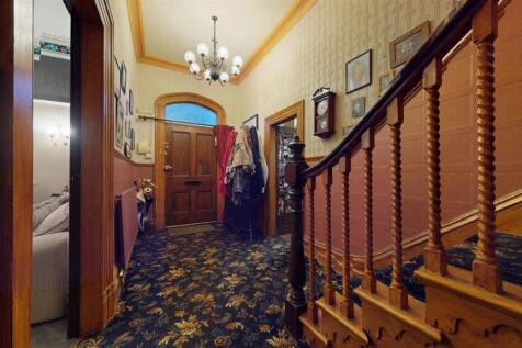 Laurel Road, Hallway