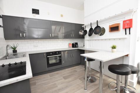 6-bed terraced on Alma Road Avenue, Bristol, BS8 2DH, £5,640/mo