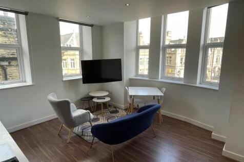 1-bed flat on District Bank Chambers, 1-3 George Square, Halifax, £675/mo