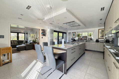 Family Dining Kitchen