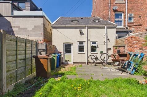 CAM03729G0-PR0302-STILL015