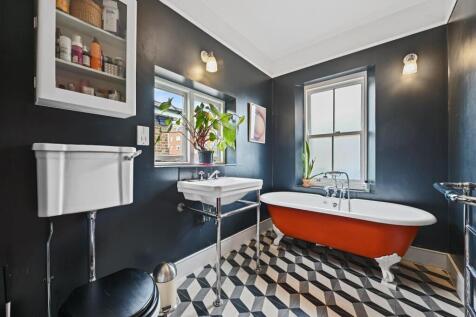 Goldhawk Road - Bathroom3 (1).JPG