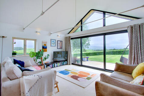 Sitting/dining room
