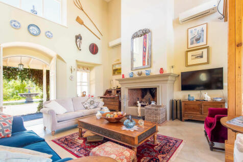 LIVING ROOM FIREPLACE