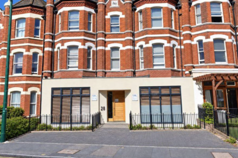 Studio flat on St. Peters Road, Bournemouth Town Centre, £900/mo