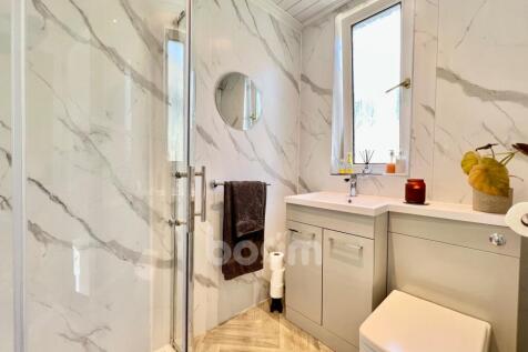 Barrie Terrace, Ardrossan shower room pic
