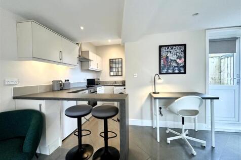 Kitchen Lounge.jpg