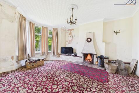 Cosy Open plan Living Dining with Log Fire