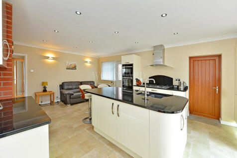 Kitchen/Breakfast...