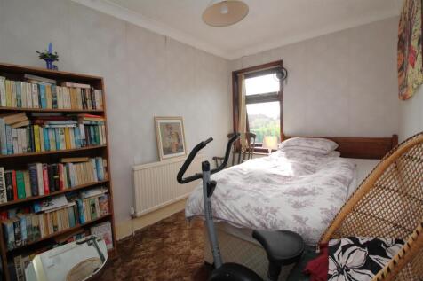 bedroom 2 .jpg