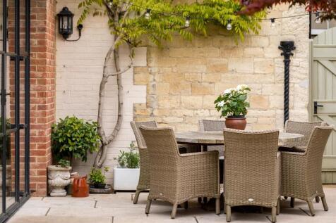 23 - 4 Victoria Road - GL7 1EN - Web.jpg