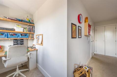 7 Chatfield Close-21.jpg