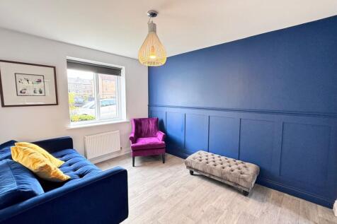 KITCHEN/LIVING DINING