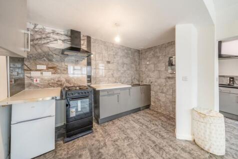 Fernbank Avenue, Wembley photo 3