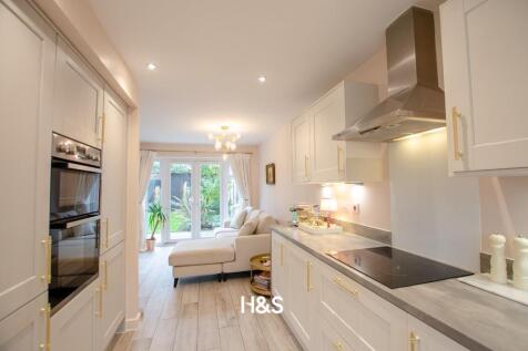 7 Acer Drive - Kitchen2.jpg