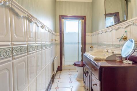 Bathroom DSC_7446-HDR copy.jpg