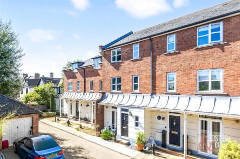Highcroft Mews 3-023.JPG