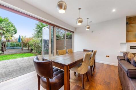 41 Oaklands Avenue, Isleworth TW7-10.jpg