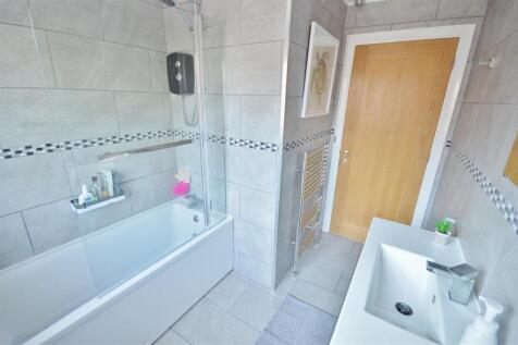 MODERN THREE PIECE BATHROOM SUITE