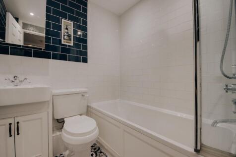 Family bathroom #2