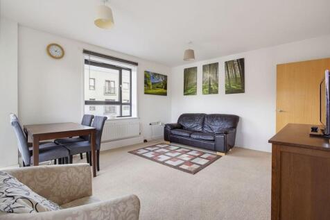Lawrence Court photo 3