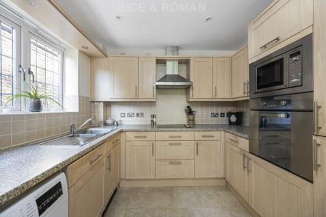 Ashcroft Place, Leatherhead photo 4