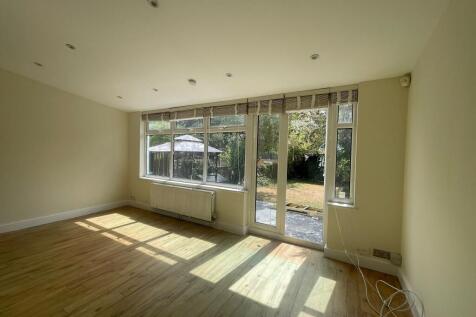Katherine Gardens, Hainault, Barkingside  photo 5