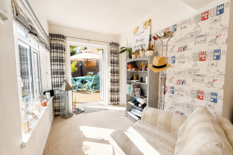 Silverdale, Rayleigh, Essex, SS6 photo 5