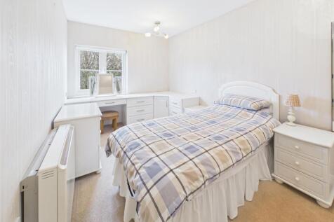 Bedroom 1.jpg