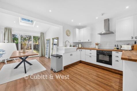 Kitchen/Dining Area