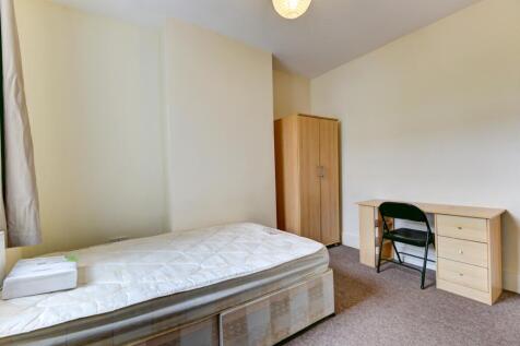 36 Beaconsfield Road-13