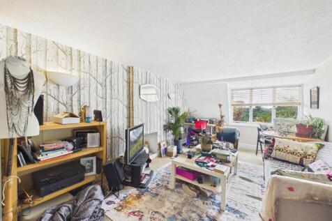 2 - Top Floor Flat in Clifton for Auction.jpg