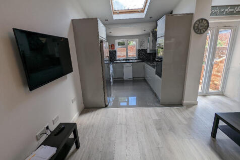 Palmer Park Avenue, Reading, Berkshire, RG6 photo 2