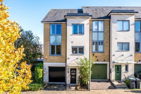 Darwin Rise, Northfleet, Kent, DA11. 4 bedroom end of terrace house for sale