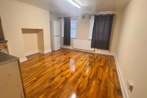 Basement Flat, Terrace Road, Hackney, London photo 4