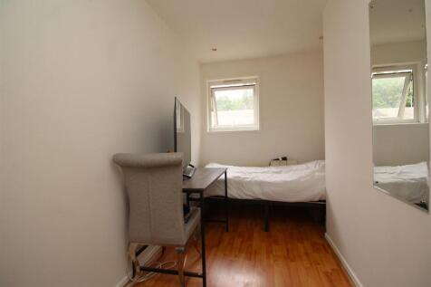 bedroom 3 .JPG