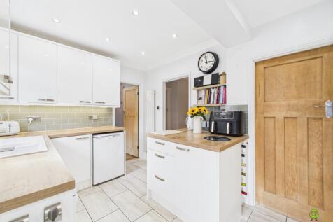 Presented by Clinton Crawford - Ewemove Bexley and