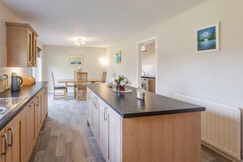 Kitchen / Dining Area